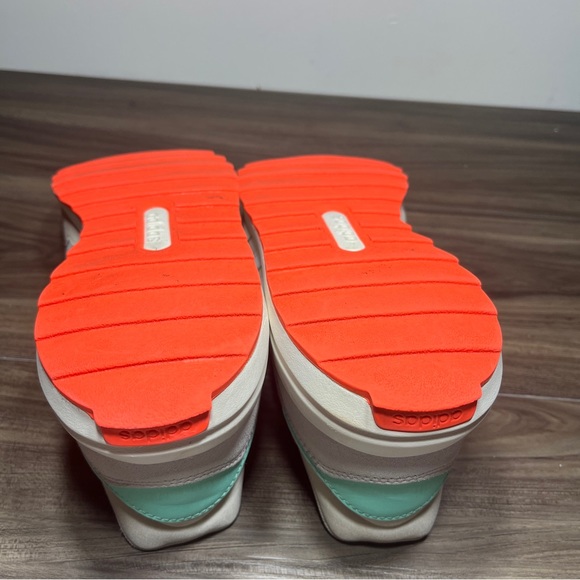 Adidas Womens Retrorun EH1858 White Casual Shoes Sneakers Size  11 - Picture 7 of 9